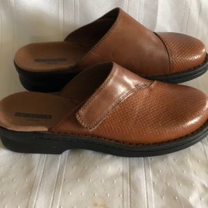 Clark’s cloggs size 7.5